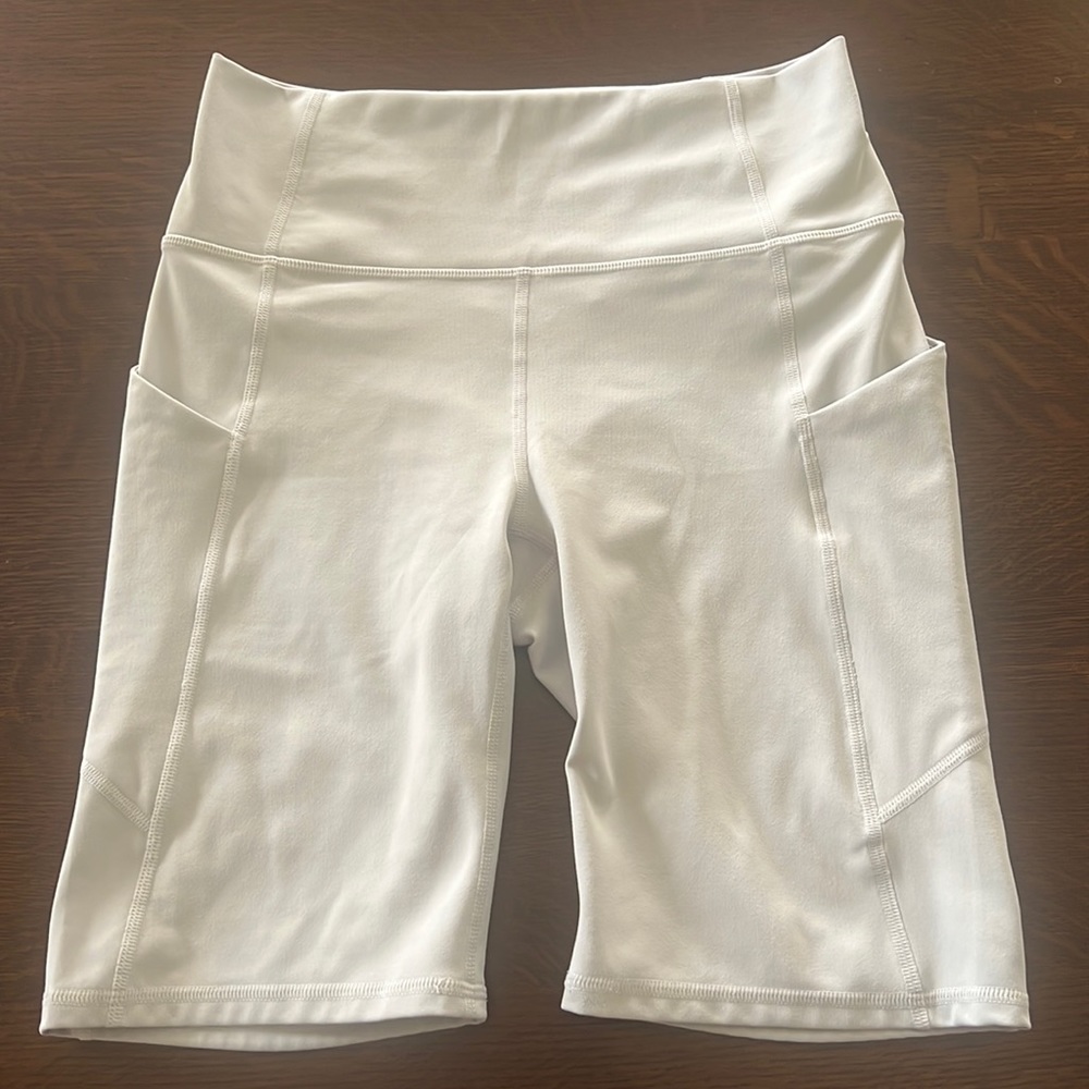 PureLuxe Soft Gray Fabletics. Oasis Short. Size small